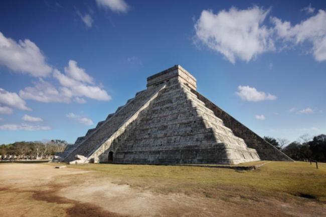 “The snake of sunlight” at Chichen Itza, Mexico. ©iStockphoto.com/CostinT